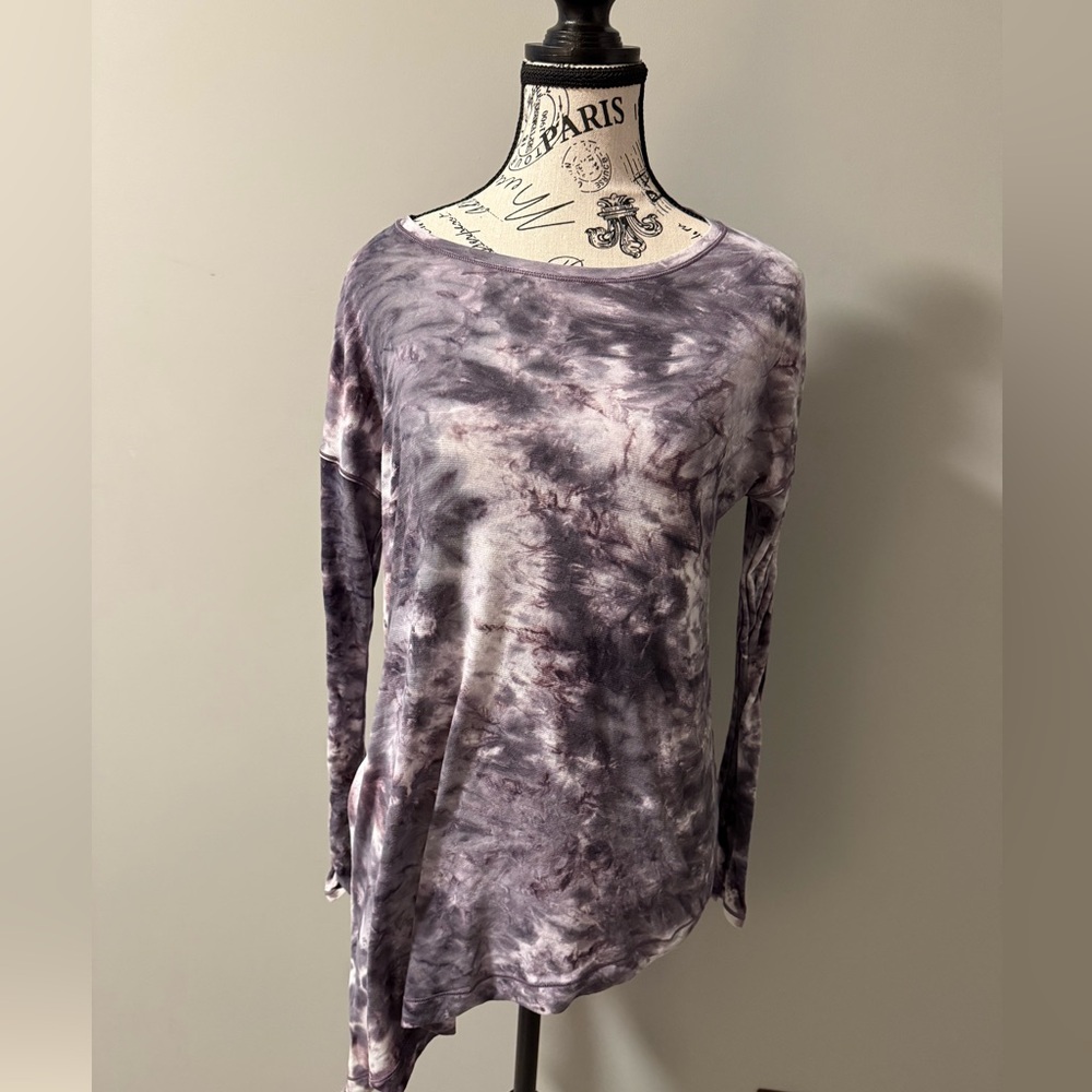 Lululemon To The Point LS tye die shirt - Picture 4 of 6